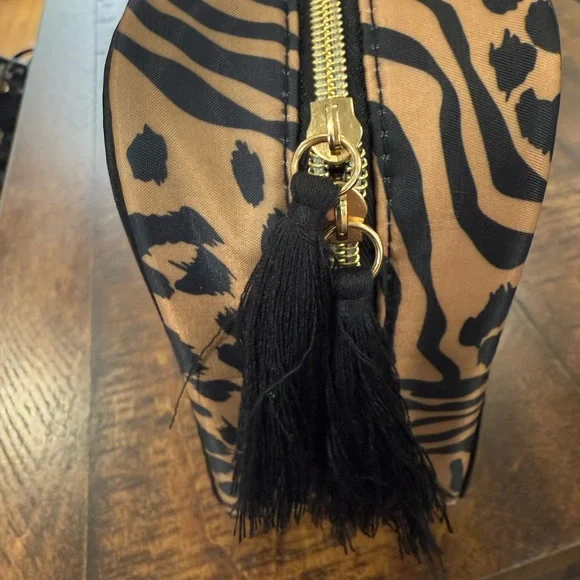 Jessica Simpson Animal Print Makeup Bag - Picture 3 of 3